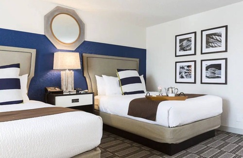 League City Hotel | 2 Family-Friendly Rooms with 2 Swimming Pools Near League City Attractions