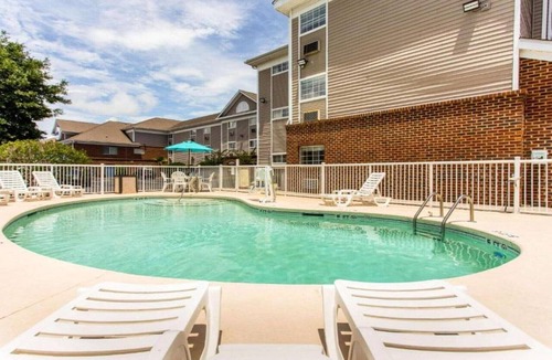 Myrtle Beach Apartment | 2 Full Beds|Non-Smoking, Kitchen