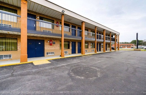 Williamston Apartment | 2 Full Beds | Williamston