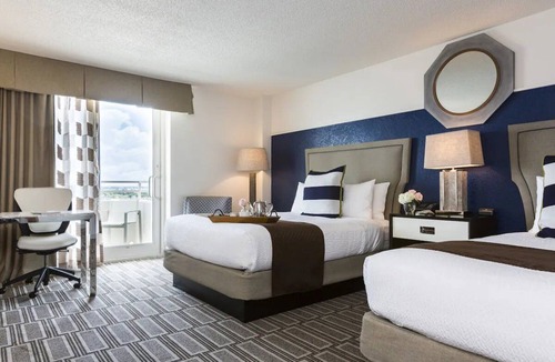 League City Hotel | 2 Gorgeously Furnished Rooms Near NASA and the Lively Kemah Boardwalk