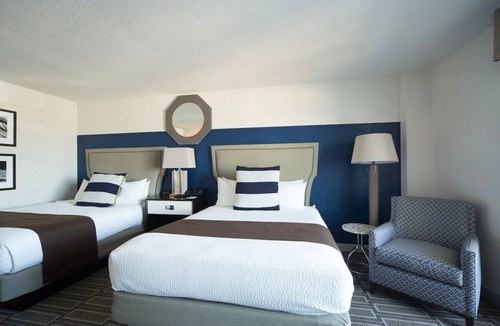League City Hotel | 2 Gorgeously Furnished Rooms Near NASA and the Lively Kemah Boardwalk
