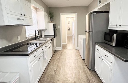 East Memphis House | 2 houses 8 rooms central locatio