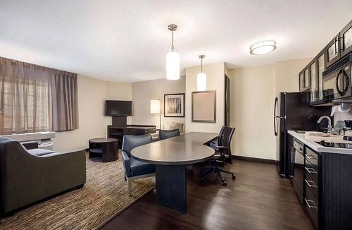 Warren Apartment | 2 Large Suites with Private Kitchens! Pets Allowed! Near the Downtown Royal Oak!