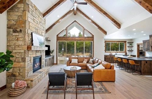 Donnelly Cabin | 2 Masters/Hot Tub/Minutes To Lake/Tamarack/FirePit
