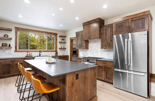 Donnelly Cabin | 2 Masters/Hot Tub/Minutes To Lake/Tamarack/FirePit