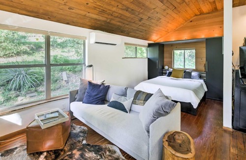 Blackshear-Prospect Hill Apartment | 2 Mi to Dtwn: Pet-Friendly Austin Studio w/Yard