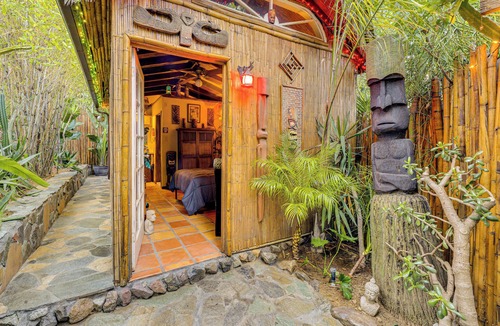 Silver Lake Apartment | 2 Mi to Echo Park: Funky Silver Lake Studio