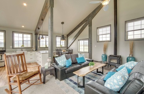 New Harmony Apartment | 2 Mi to Kolob Canyons: Serene Studio w/Views