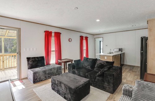Santee House | 2 Mi to Lake Marion! Pet-Friendly Home w/Yard