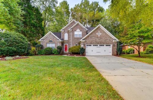 Huntersville House | 2 Mi to Lake Norman: Home w/Deck in Huntersville!