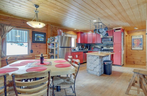 Casper Mountain Cabin | 2 Mi to Skiing: Casper Cabin w/Mtn Views!