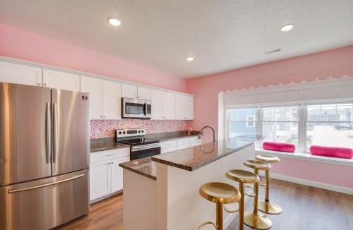 Bettendorf House | 2 Mi to TBK Bank Sports Complex Townhome with Patio