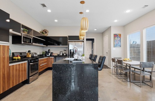 Fort Worth Cultural District House | 2 Min Walk Dickies Arena | Lux Home | Parking