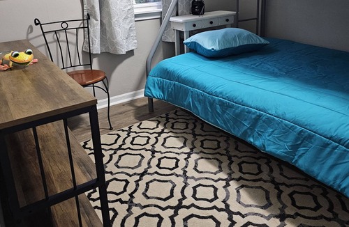 Wadsworth House | 2 min walk to bike trail! Nice gameroom with air hocky!
