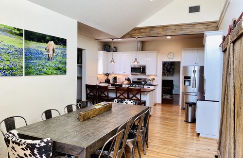 Fredericksburg House | 2 min walk to Main St - Screened Porch, Hot Tub - Great for Groups