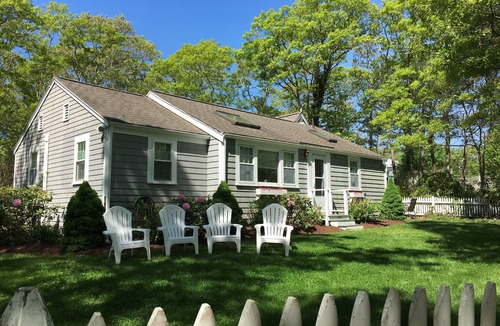 Mashpee House | 2 Modern Homes, 5-Star Reviews. Walk: Priv Beach, Shops, Dining, Mini-Golf, More
