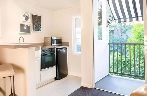 Norma Triangle Hotel | 2 Modern Pet-Friendly Sanctuary w/Rooftop Pool Lounge & Skyline Evenings