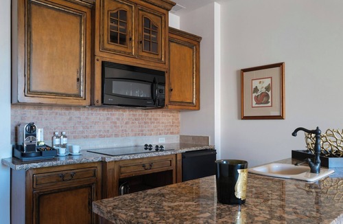 Uptown Hotel | 2 Premier Suite 2Beds Balcony | Hotel Granduca | Antique Décor Near The Galleria
