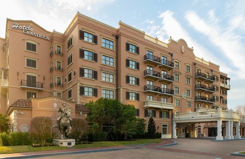 Uptown Hotel | 2 Premier Suite Two Beds | Hotel Granduca | European-Inspired Suite