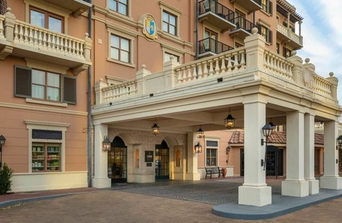 Uptown Hotel | 2 Premier Suite Two Beds Pool View Balcony | Hotel Granduca | Pets allowed