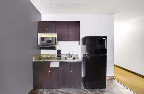Texarkana Apartment | 2 Queen Bed|Smoking|Texarkana