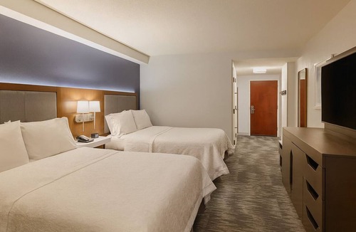 Mount Vernon Triangle Hotel | 2 Queen Beds DC Downtown Close to White House & Smithsonian Museums Access