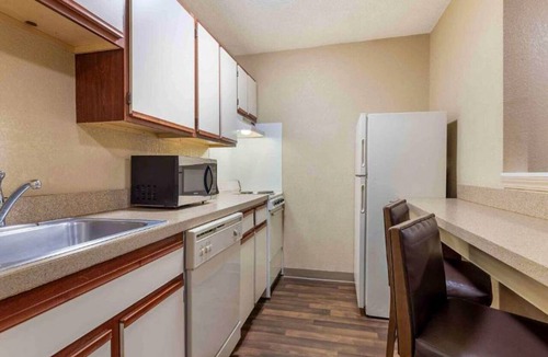 Executive Park Apartment | 2 Queen Beds | Non-Smoking, Micfridge