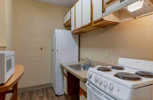 Executive Park Apartment | 2 Queen Beds | Non-Smoking, Micfridge