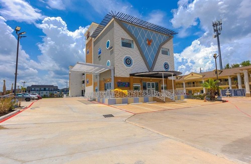 George Bush Park/Eldridge Apartment | 2 Queen Beds with Kitchenette Non-Smoking