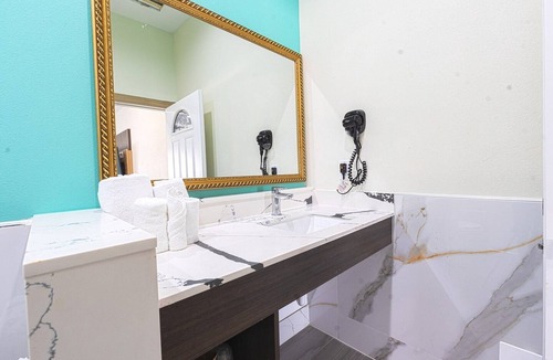George Bush Park/Eldridge Apartment | 2 Queen Beds with Kitchenette Non-Smoking