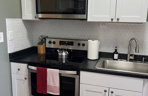 Fan District Apartment | 2 Rooms -2 Queen Beds Apartment in pleasant Richmond with AC, WiFi