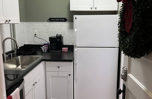 Fan District Apartment | 2 Rooms -2 Queen Beds Apartment in pleasant Richmond with AC, WiFi