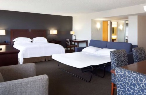 Nassau Bay Hotel | 2 rooms just minutes from Space Center Houston with stunning Clear Lake views