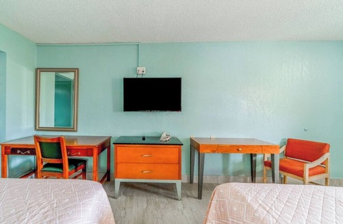 Harlingen Hotel | 2 Rooms Perfect For Families Traveling in Harlingen - Pets Allowed