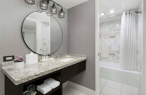 Lower Nob Hill Hotel | 2 Standard Queen Rooms at Stanford Court Hotel