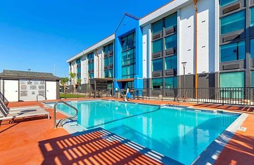 Central City Hotel | 2-Star Hotel ∙ Best Western Corpus Christi Airport Hotel