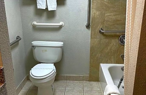 Fort Wright Hotel | 2-Star Hotel ∙ Days Inn by Wyndham Fort Wright Cincinnati Area