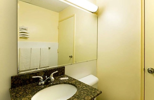 Ogontz Campus Hotel | 2-Star Hotel ∙ Days Inn by Wyndham Philadelphia - Roosevelt Boulevard