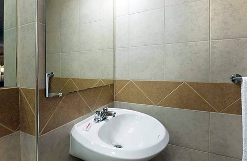 Ogontz Campus Hotel | 2-Star Hotel ∙ Days Inn by Wyndham Philadelphia - Roosevelt Boulevard