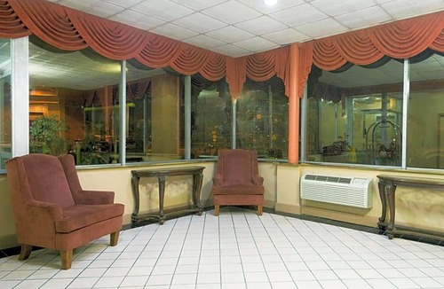 Ogontz Campus Hotel | 2-Star Hotel ∙ Days Inn by Wyndham Philadelphia - Roosevelt Boulevard