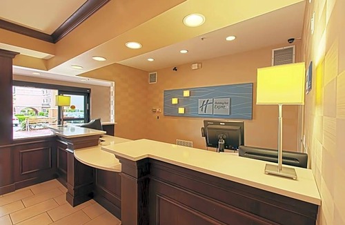 Canyon Park Hotel | 2-Star Hotel ∙ Holiday Inn Express Bothell, an IHG Hotel