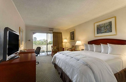 Cortez Hill Hotel | 2-Star Hotel ∙ Days Inn by Wyndham San Diego/Downtown/Convention Center