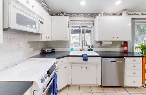Spokane Valley House | 2-story home with private backyard, grill, fireplace, washer/dryer, & streaming