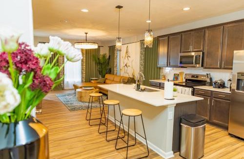 Indianapolis House | 2 Story New Build 4 Miles to Downtown 3 Miles to Speedway 8 Miles to Airport