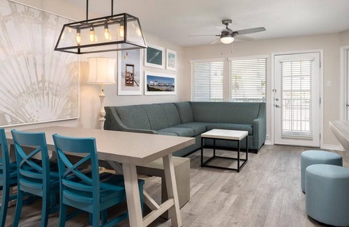 Galveston Hotel | 2 Stylish Resort Villas w/Kitchen + Beach Access Near Attractions