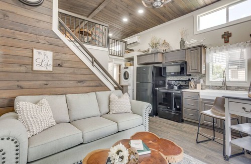 Granbury Cottage | 2 Tiny Homes · Main-Lake Cove · Huge 2-Tier Dock