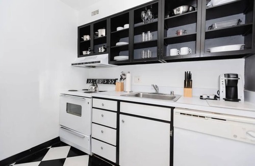 West End Apartment | 2 Units | Perfect Downtown Stay | Kitchen & Desk | Walk to Kennedy Center Shows