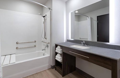 Nampa Hotel | 2 Units - Pet Owners and Concert Goers Welcome! Stay Close to Ford Idaho Center!
