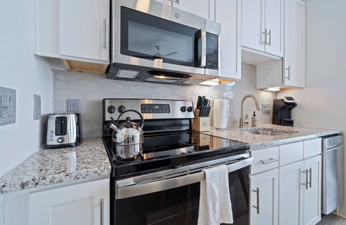 Waller Creek District Hotel | 2 Units | Sleek Haven Near Austin’s Capitol & South Congress Dining & Shops