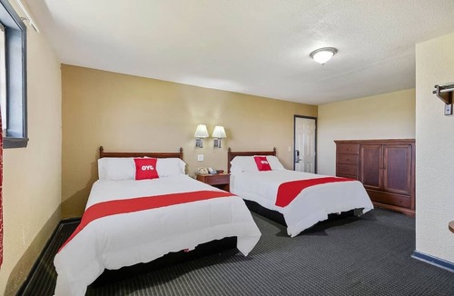 Luling Hotel | 2 Units | Value-Oriented Downtown Lodging Near Events & Local Festivals